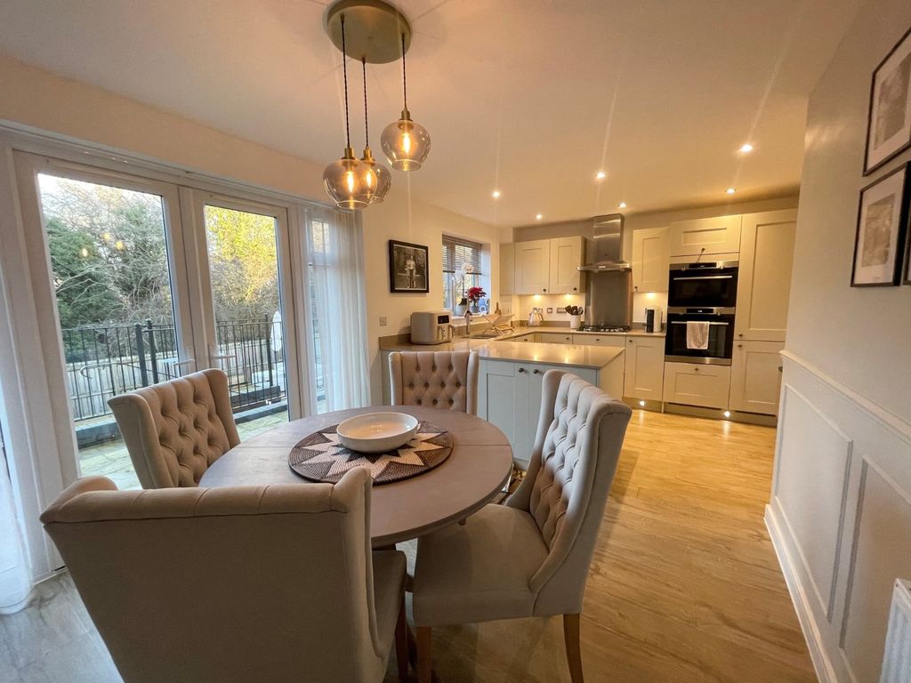 Property photo 2 of 19 Picture No. 15