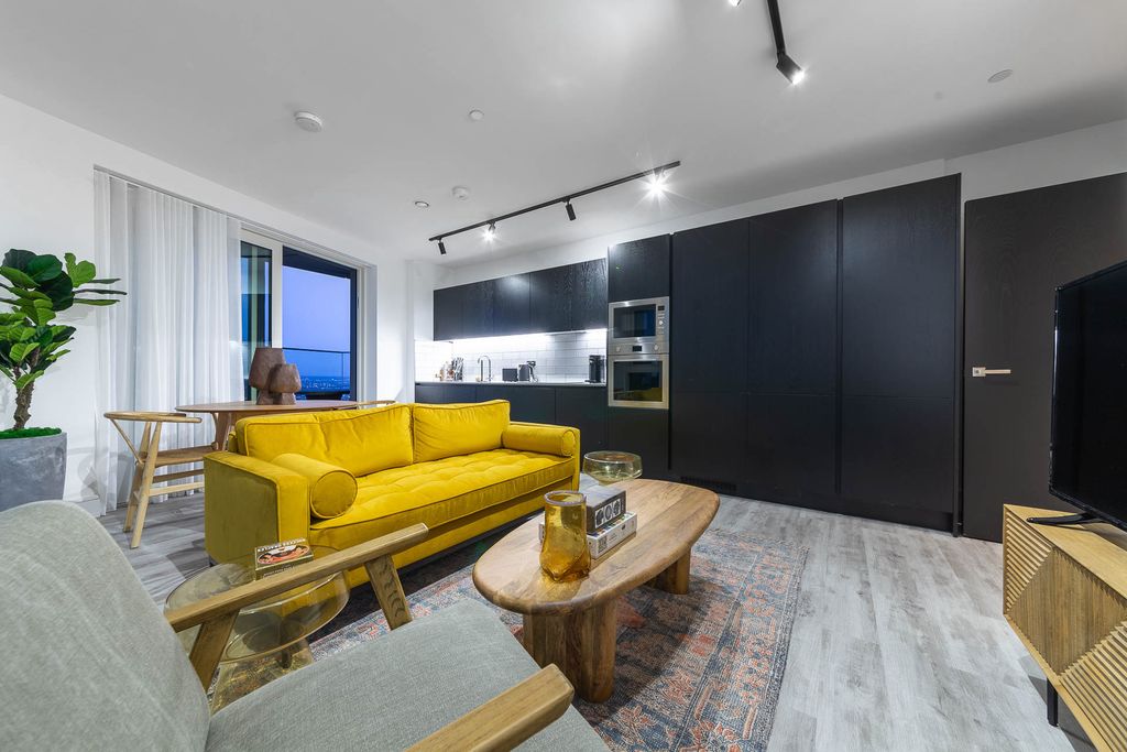 Property photo 3 of 19