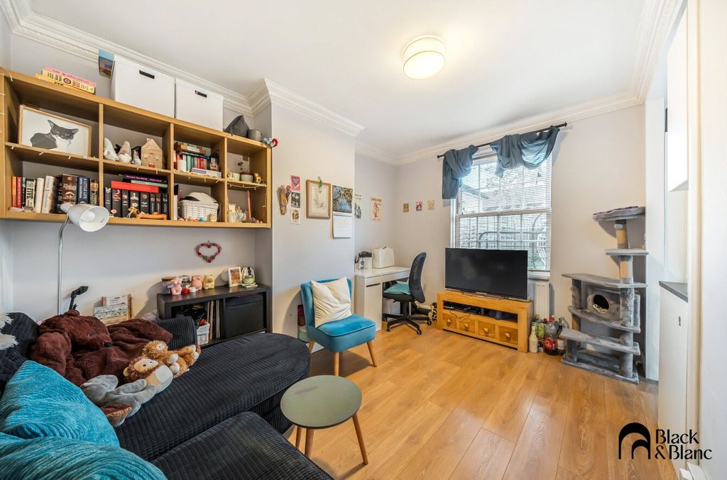 Property photo 2 of 10 Living Room