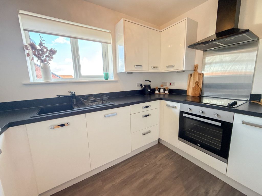 Property photo 3 of 17 Kitchen