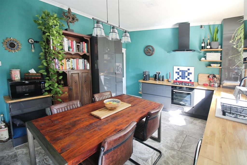 Property photo 2 of 15 Kitchen/Diner