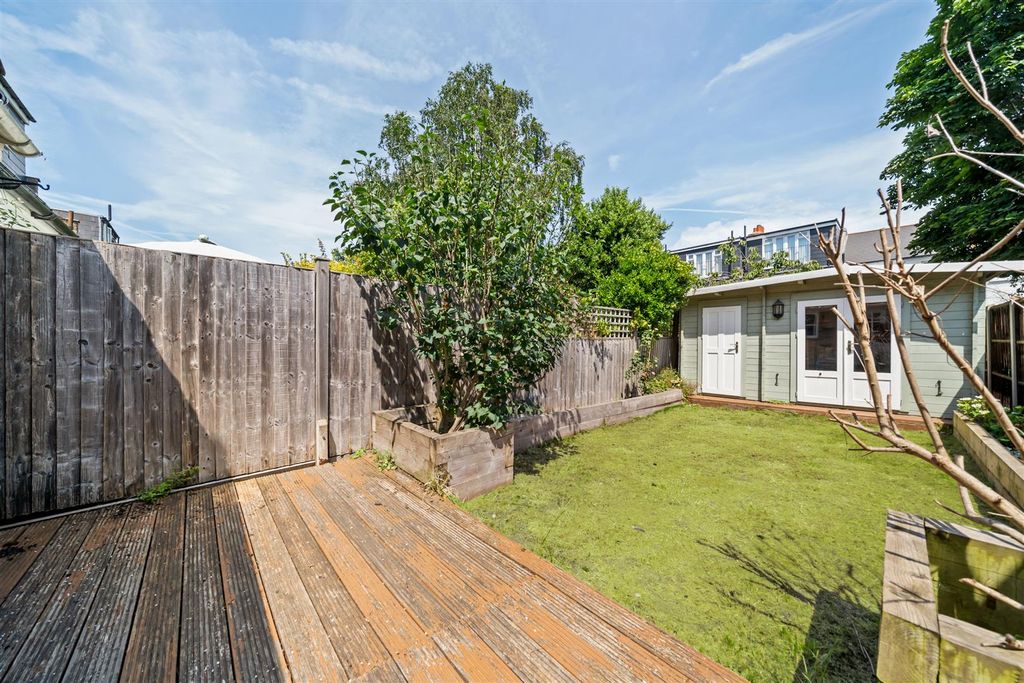 Property photo 3 of 14 Garden