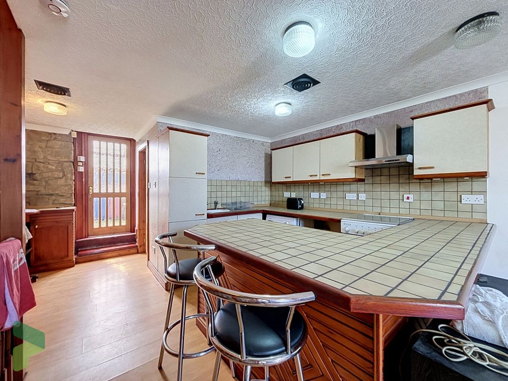 Property photo 2 of 16 Kitchen
