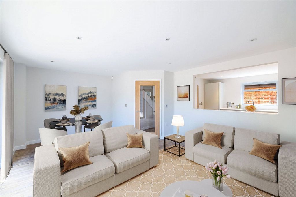 Property photo 3 of 16 Living / Dining