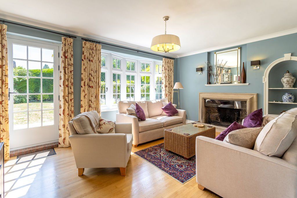 Property photo 3 of 17 Sitting Room