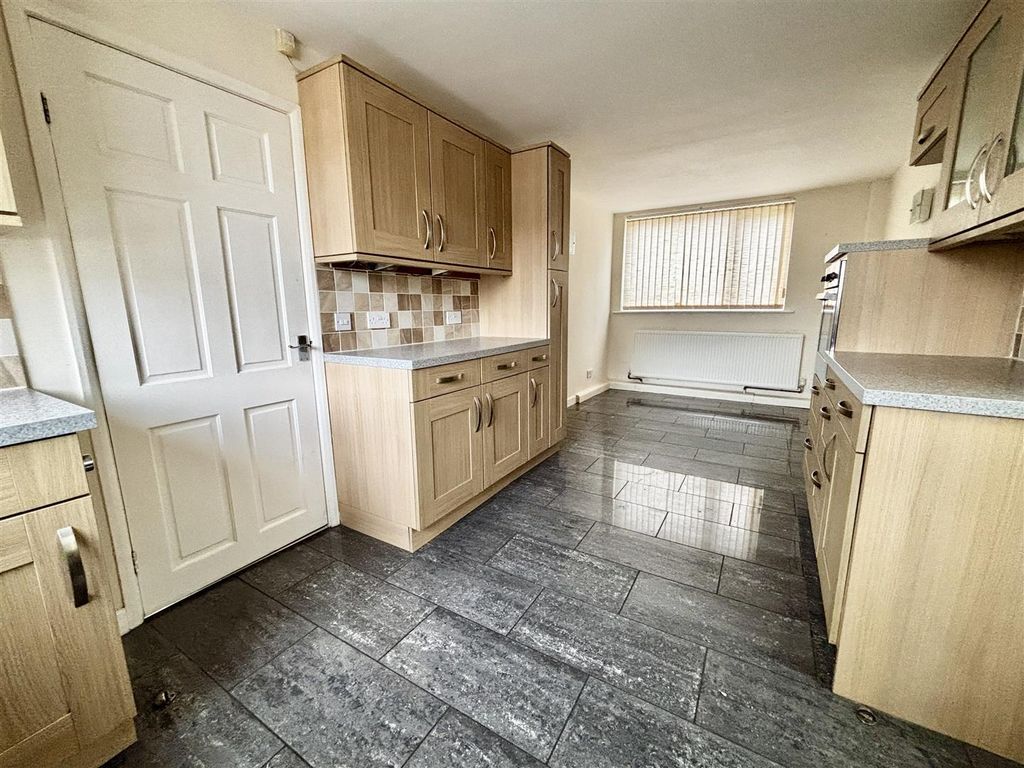 Property photo 3 of 17 Kitchen/Diner