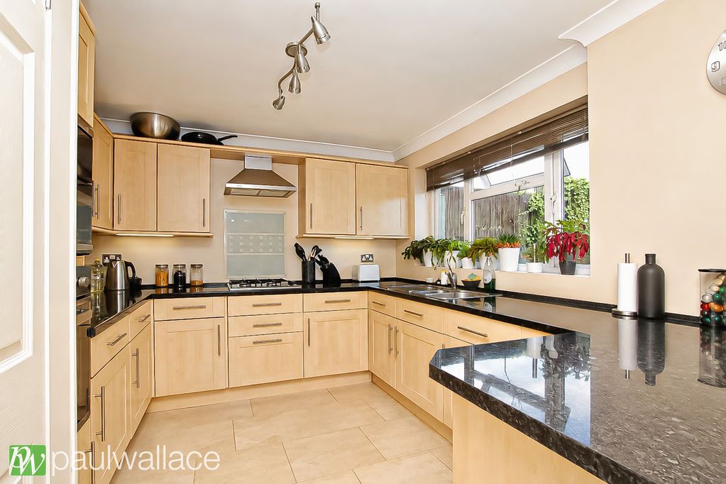 Property photo 3 of 12 Kitchen