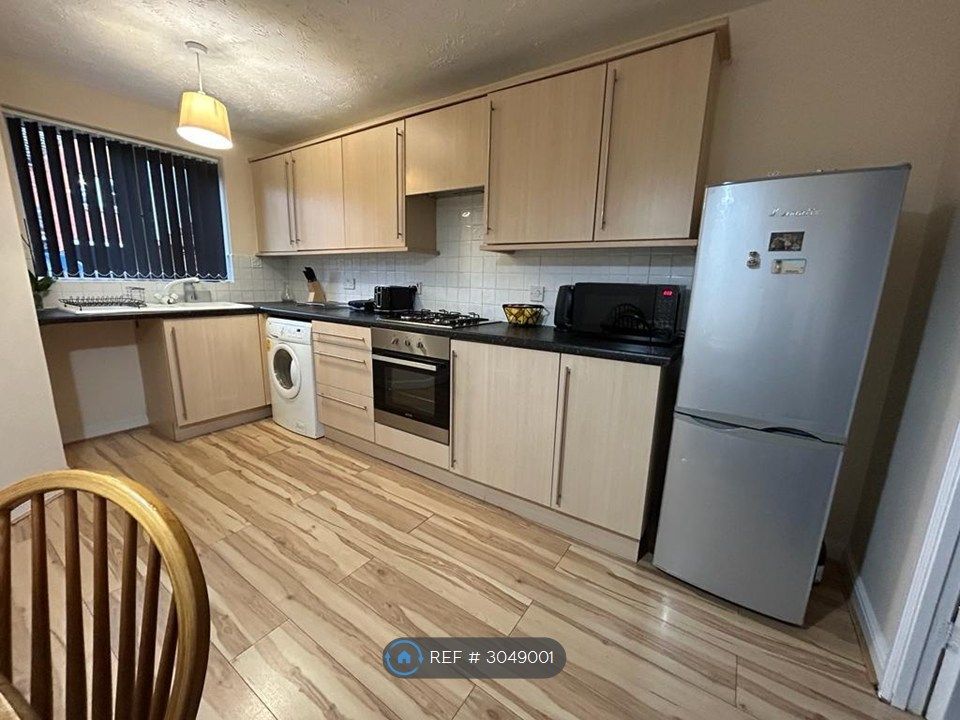 Property photo 3 of 19 Kitchen