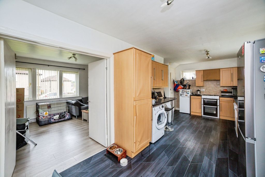 Property photo 3 of 15 Kitchen