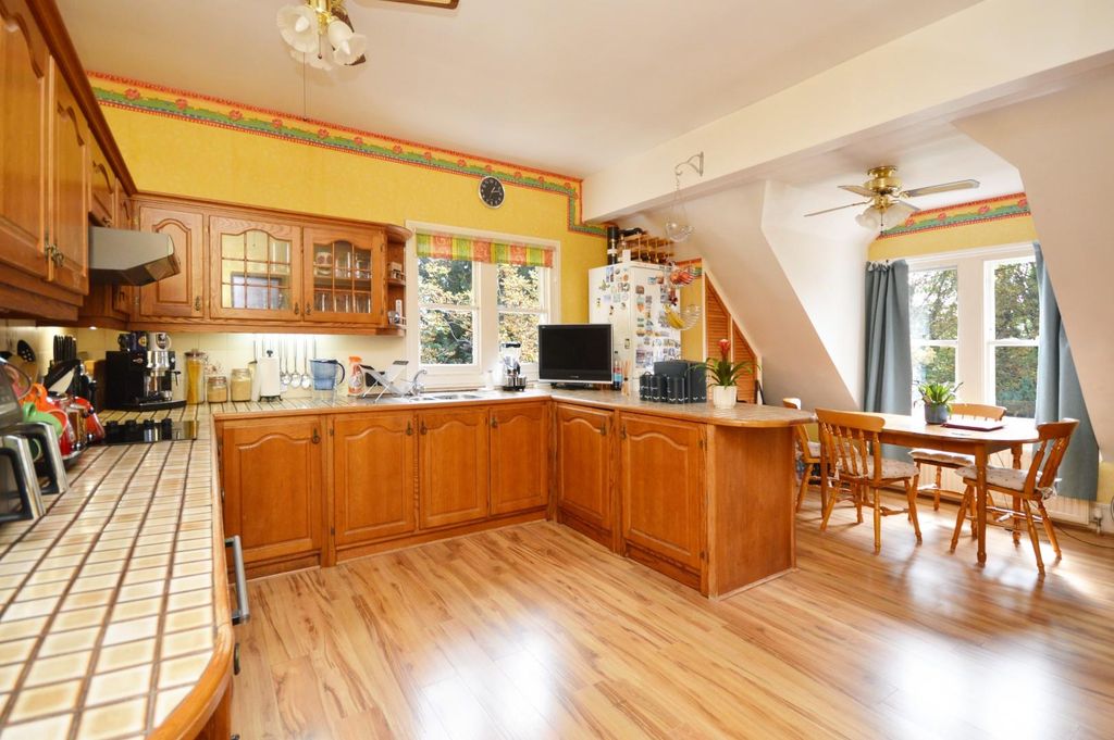 Property photo 3 of 21 Kitchen/Dining Room
