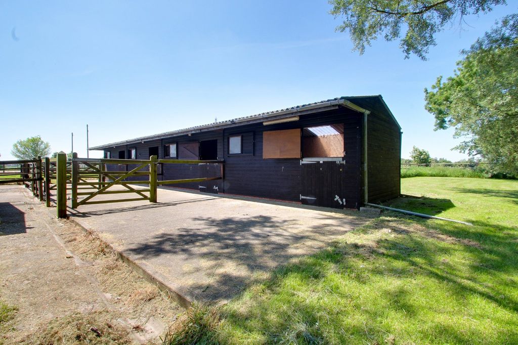 Property photo 2 of 40