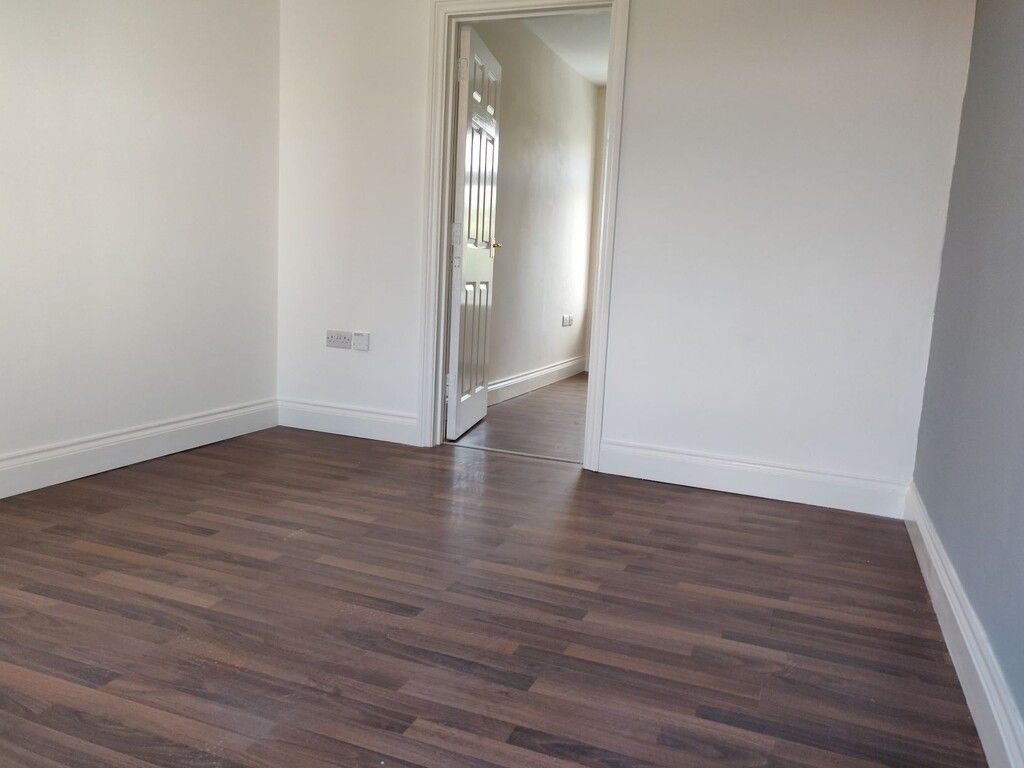 Property photo 3 of 12 Lounge