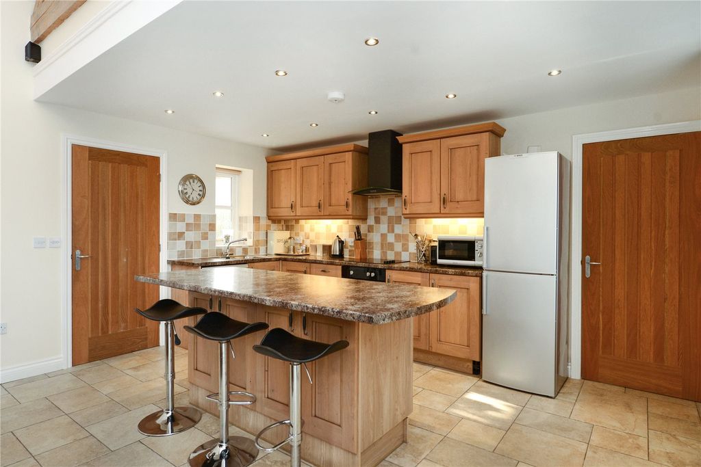 Property photo 3 of 14 Kitchen