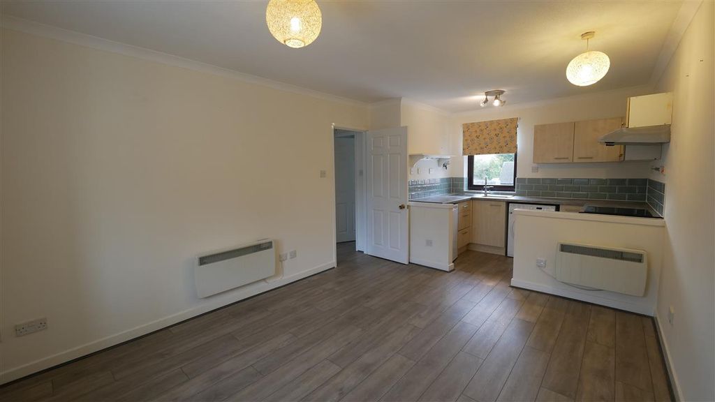 Property photo 2 of 9 Lounge/Kitchen