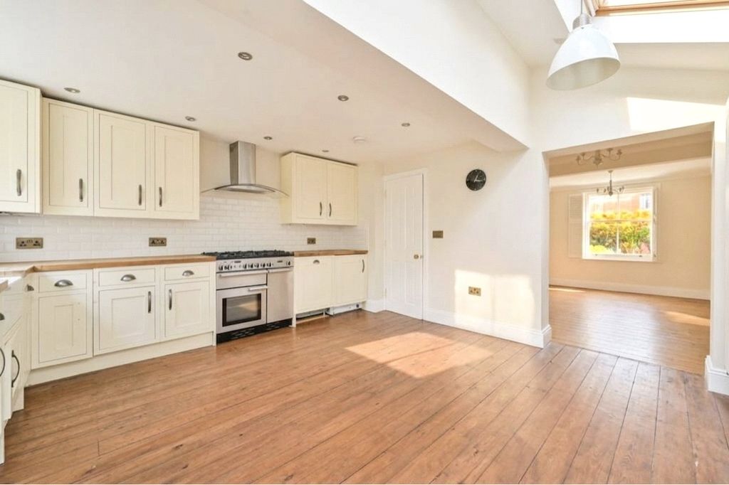 Property photo 2 of 12 Picture No. 38