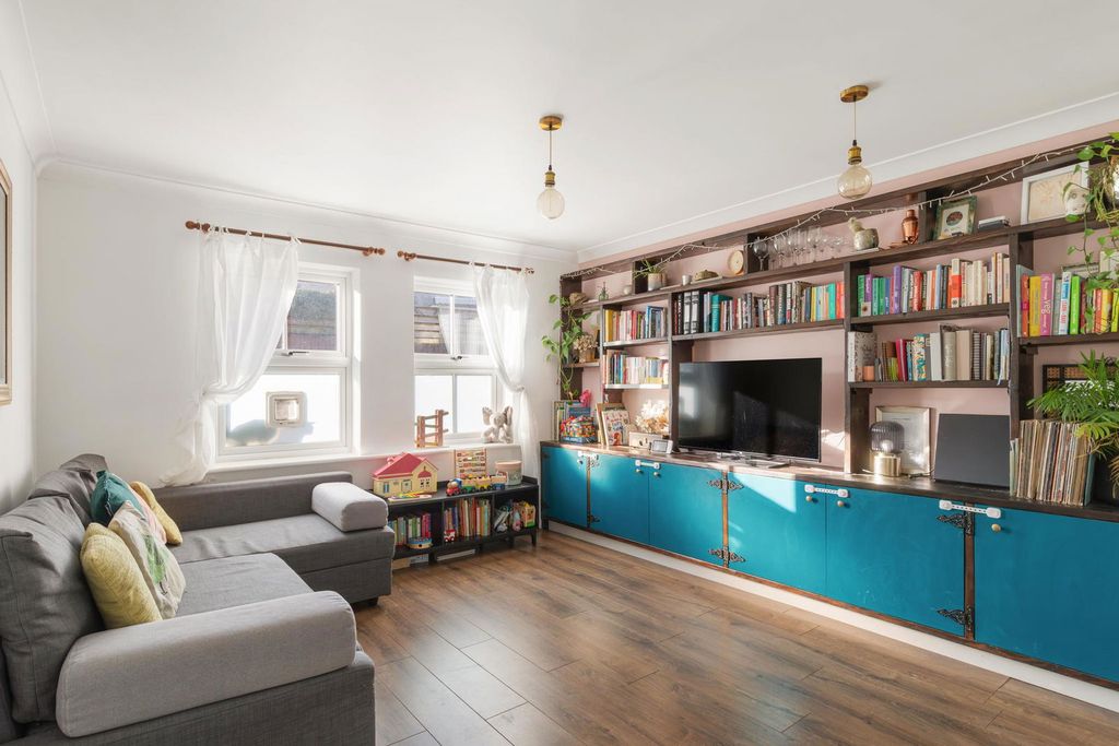 Property photo 2 of 17