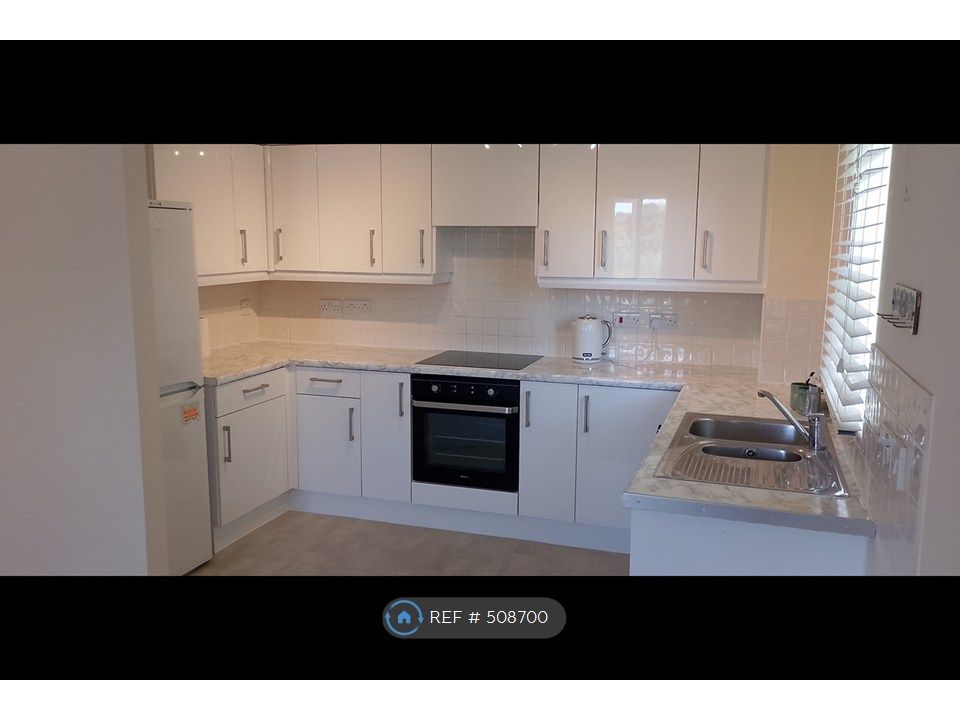 Property photo 3 of 9 Kitchen