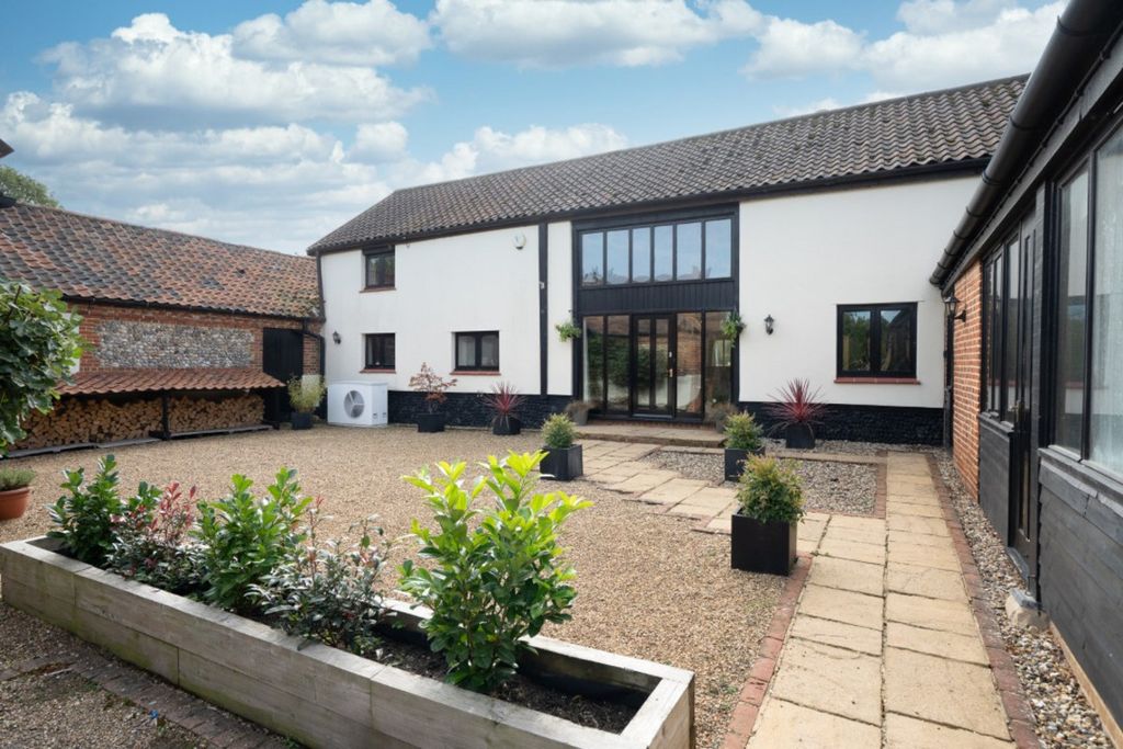 Property photo 1 of 32