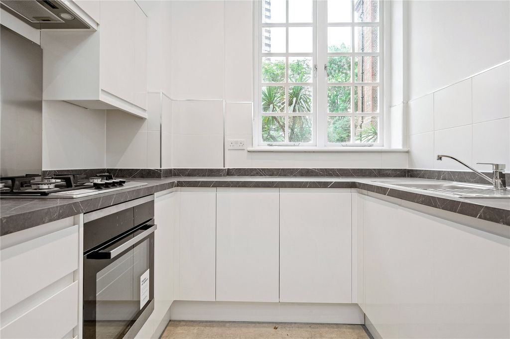 Property photo 2 of 12 Kitchen