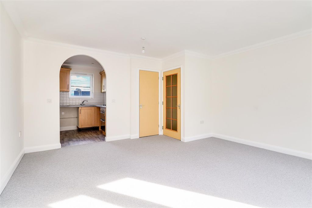 Property photo 3 of 12 Img (10).Jpg