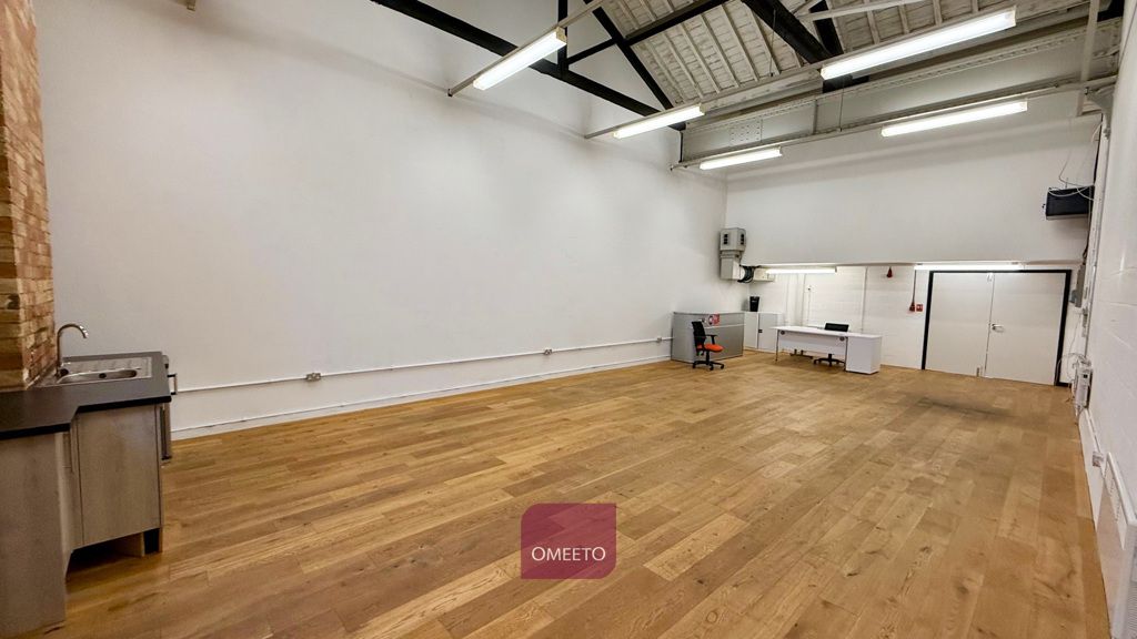 Property photo 3 of 9 Unit 27 To Let