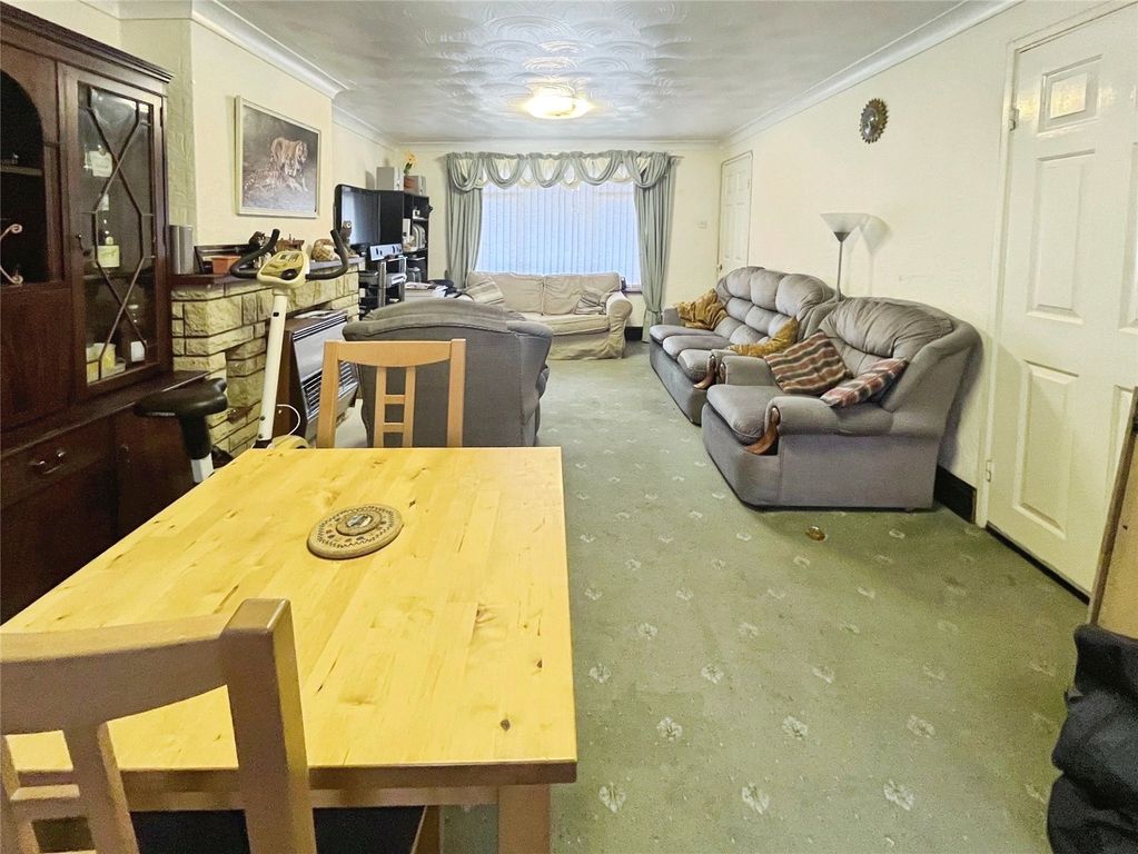 Property photo 2 of 16 Picture No. 11