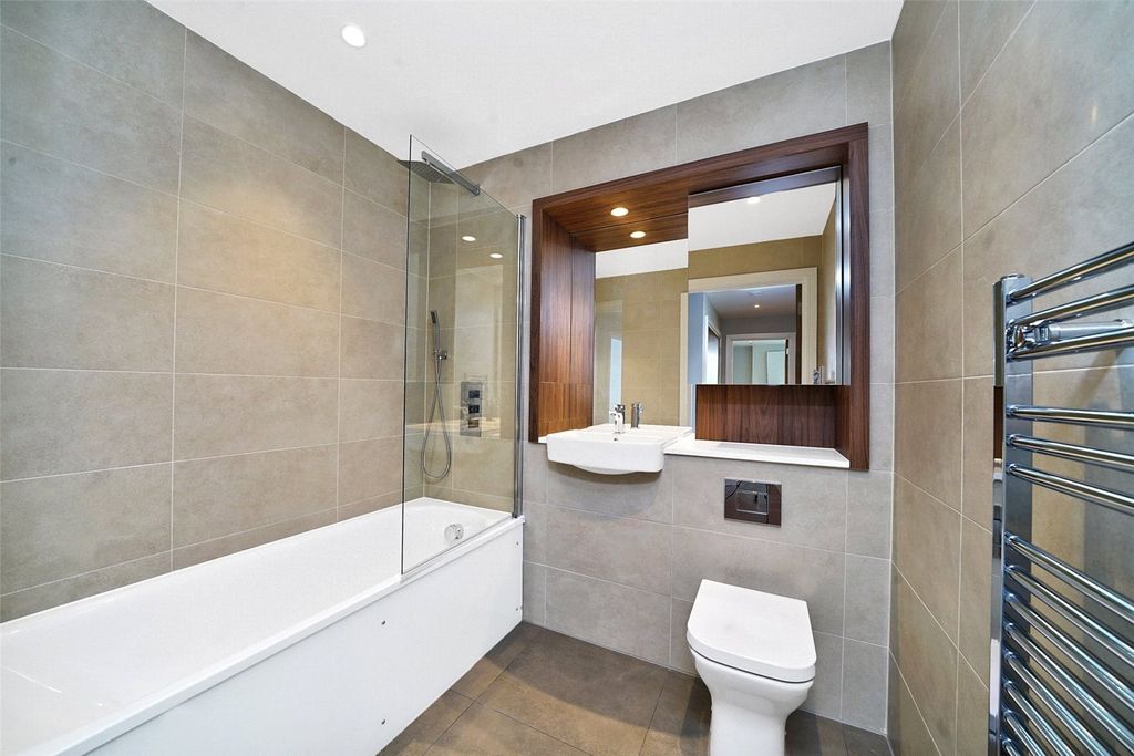 Property photo 2 of 8 Bathroom