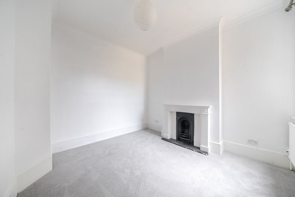 Property photo 2 of 9 Picture No. 12