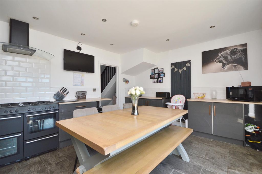 Property photo 2 of 18 Kitchen / Dining Room