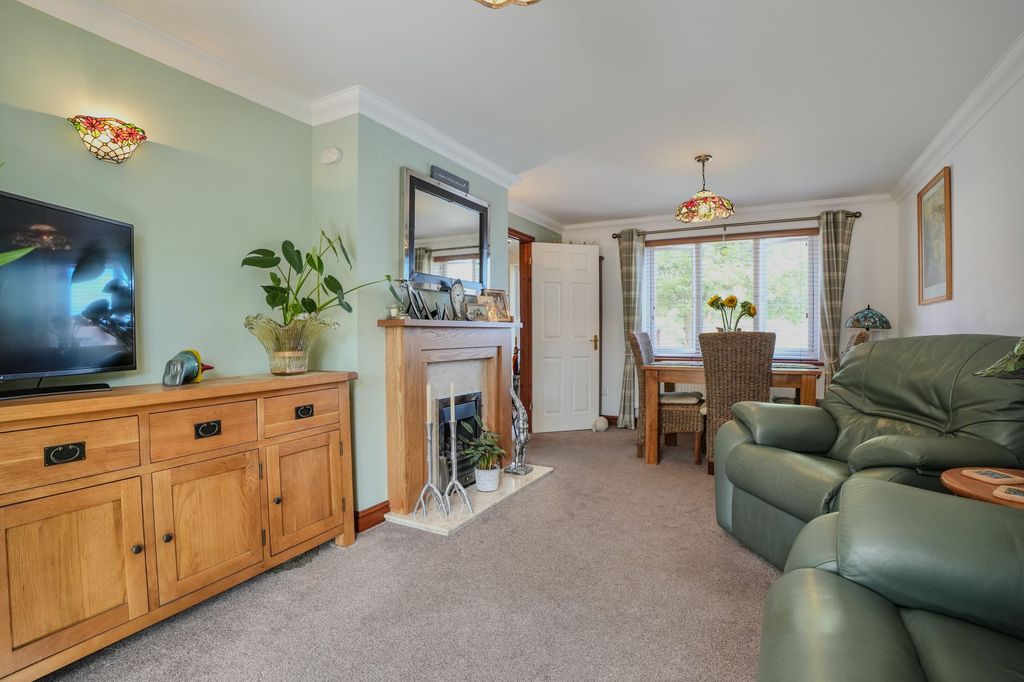 Property photo 2 of 32