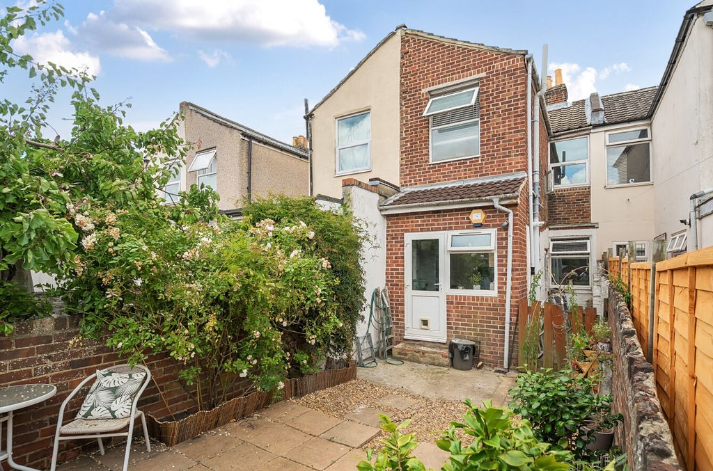 Property photo 1 of 13 1313332-37-68559d...