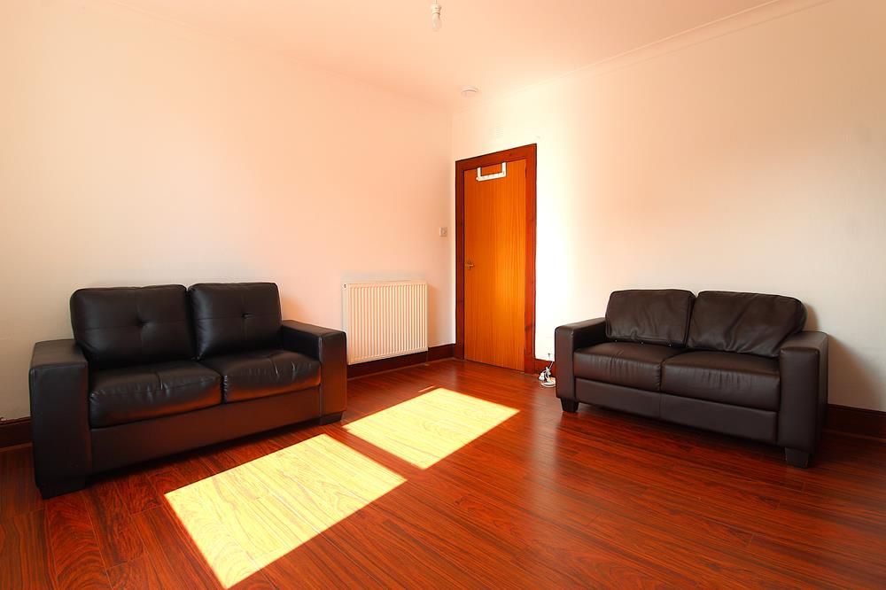 Property photo 1 of 8 Lounge