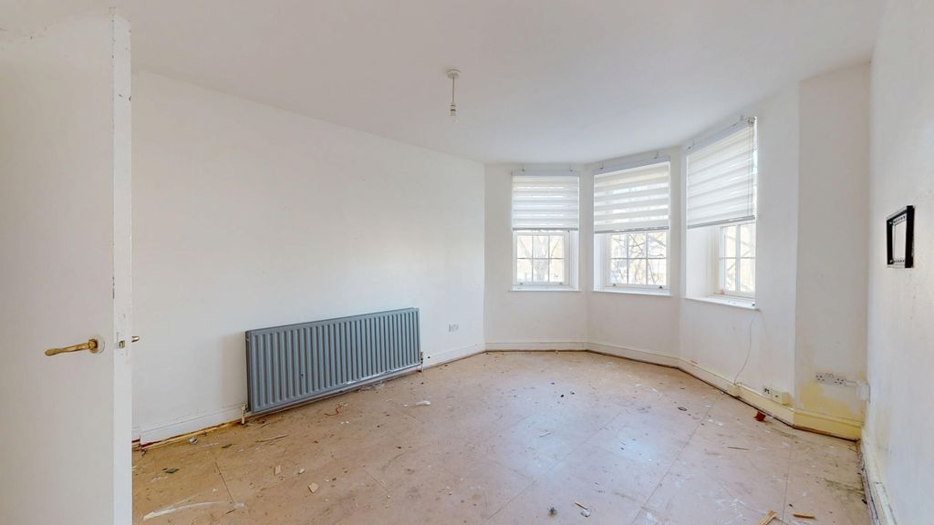 Property photo 2 of 11 Flat 38 St. Johns Park Mansions, Pemberton Gardens, Tufnell Park, London, N19 5Rt