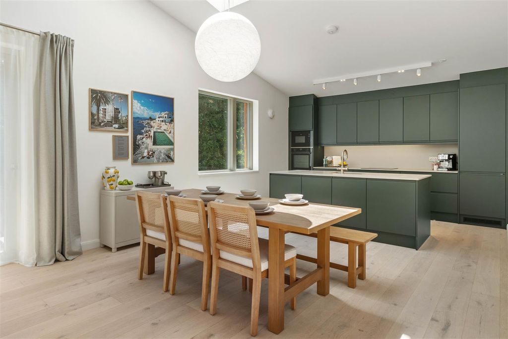 Property photo 1 of 25 1