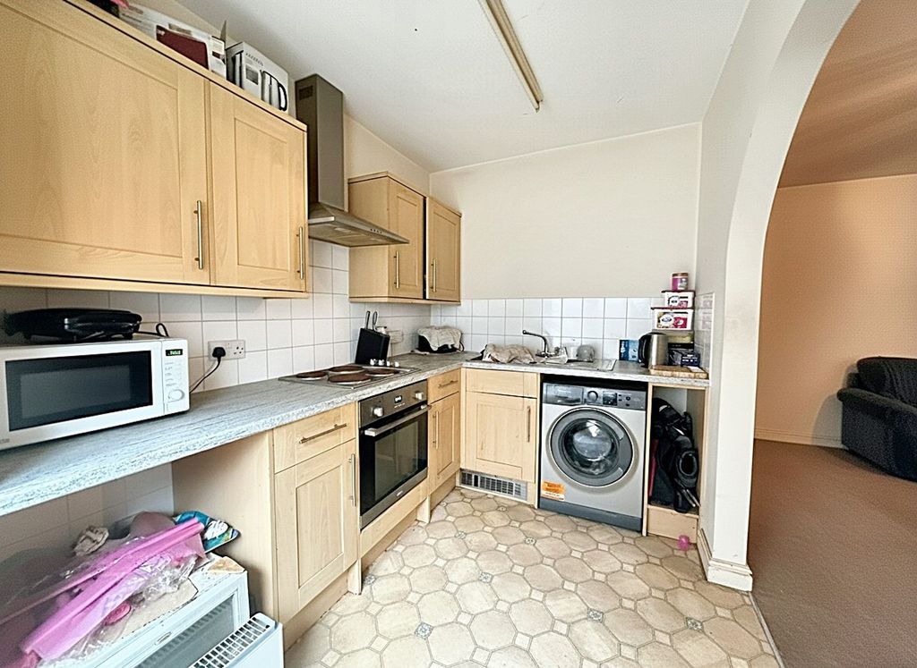 Property photo 2 of 6 Kitchen