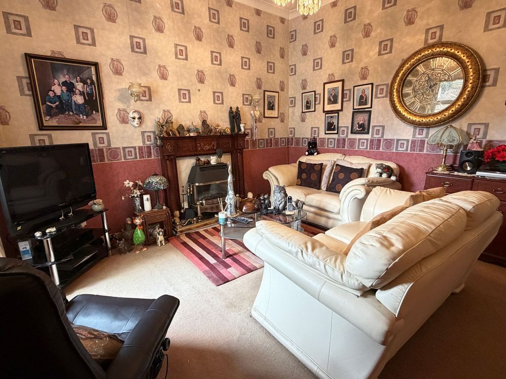 Property photo 2 of 25