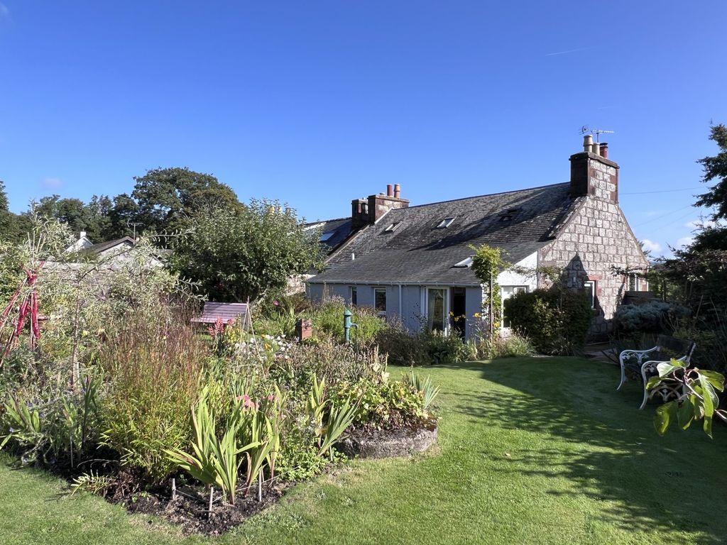 Property photo 2 of 32