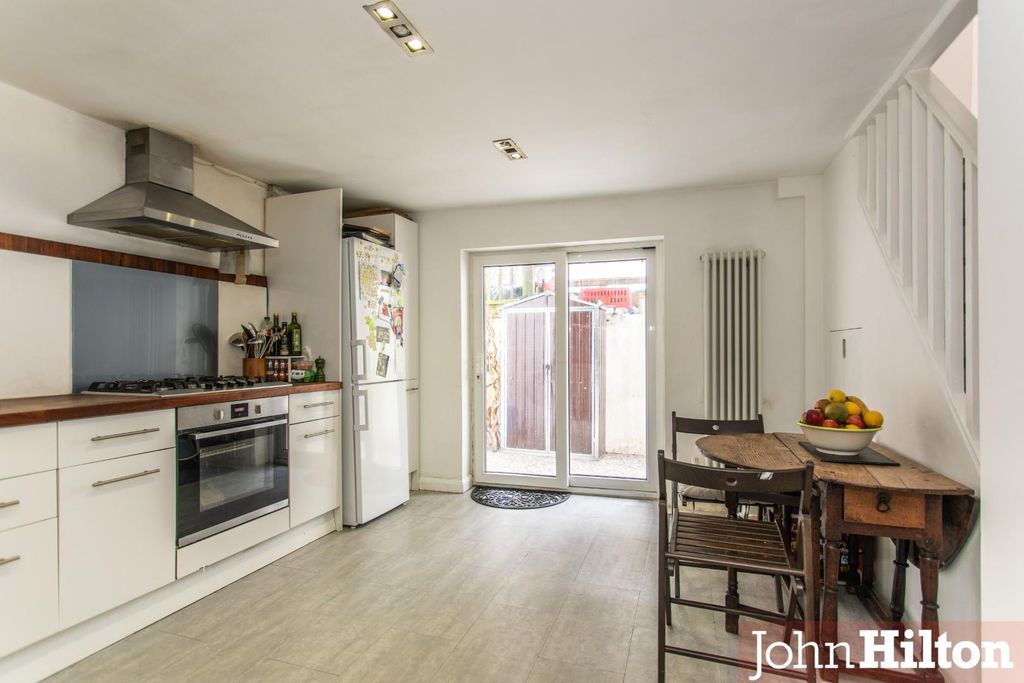 Property photo 2 of 19 Southover Street19.Jpg