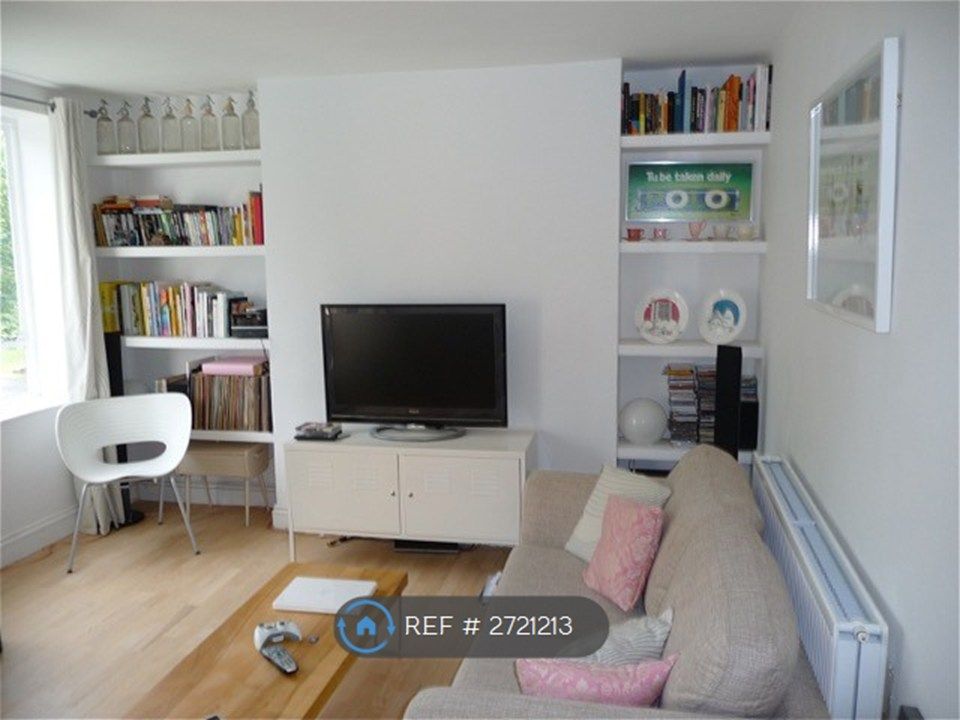 Property photo 2 of 16 Living Room