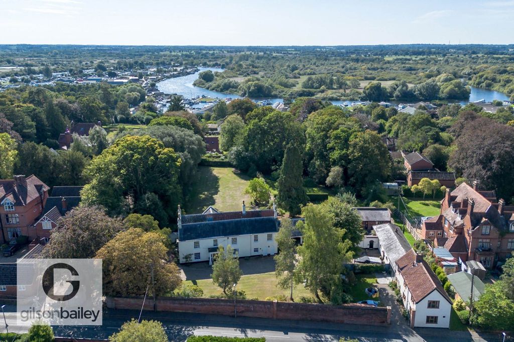 Property photo 2 of 29