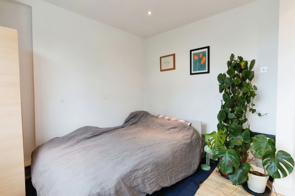 Property photo 2 of 11 2
