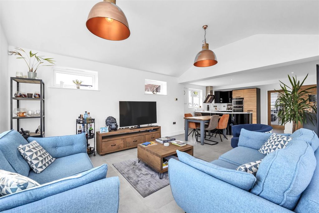 Property photo 3 of 24 Dcp_0544.Jpg