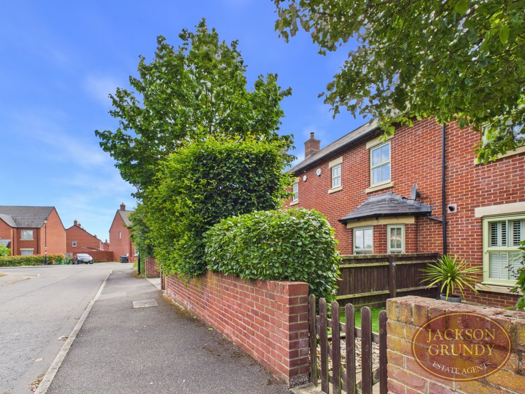 Property photo 1 of 14 Paddock Close