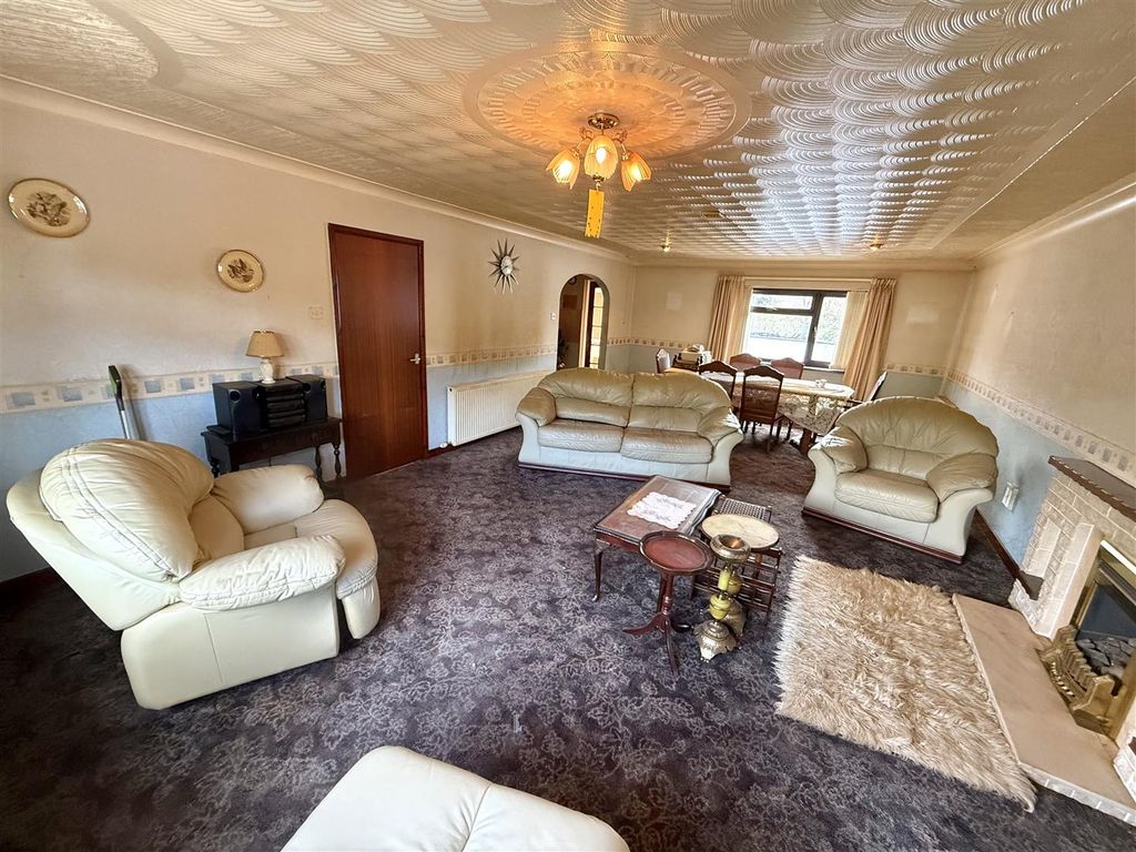 Property photo 2 of 26