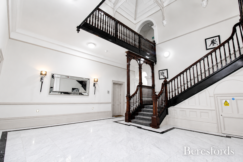 Property photo 2 of 7 Communal Hallway