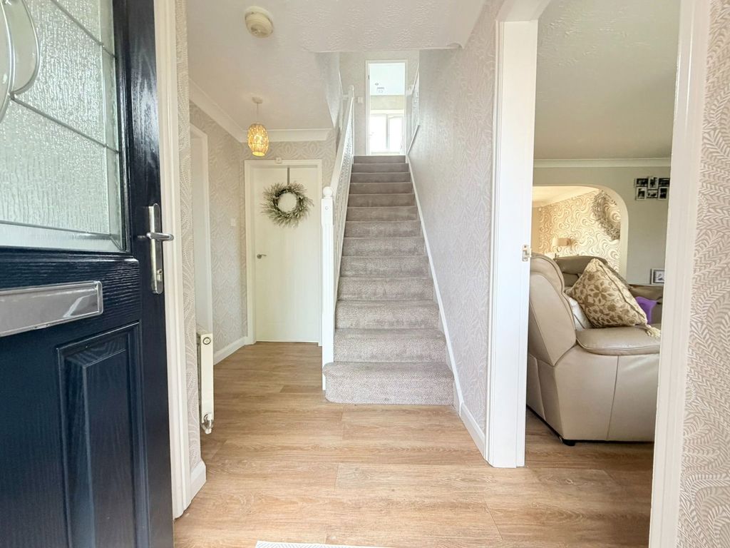 Property photo 2 of 40
