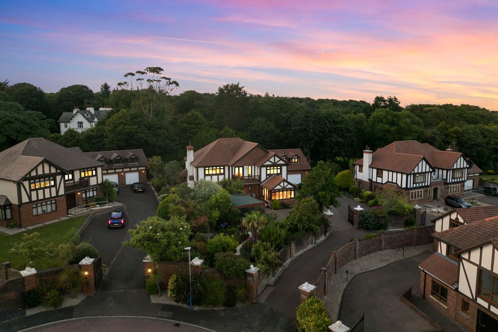Property photo 1 of 57 Fo Ghlion, 4 Lucerne Court