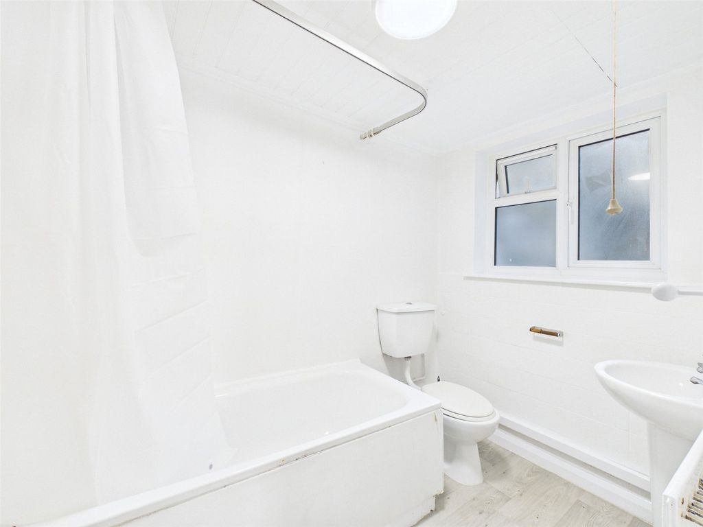 Property photo 3 of 10 Flat To Rent