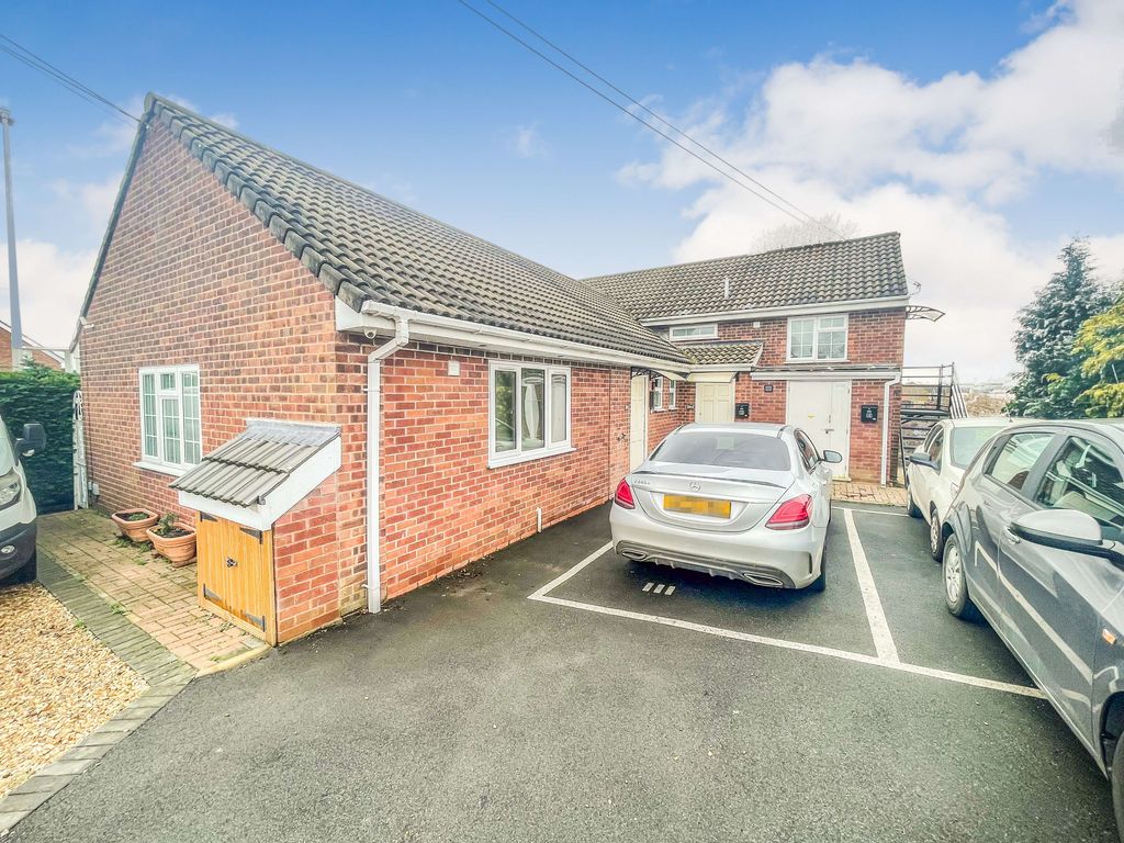 Property photo 2 of 34 57 Boughton Road, Rugby, CV21 1Bh