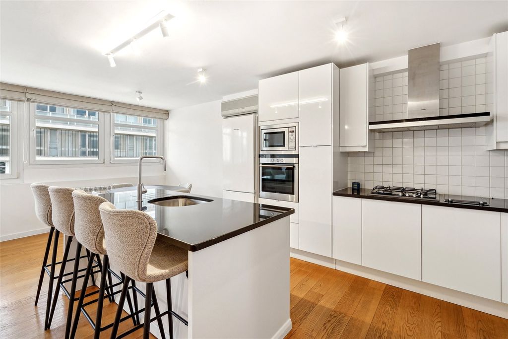 Property photo 2 of 18 Picture No. 14